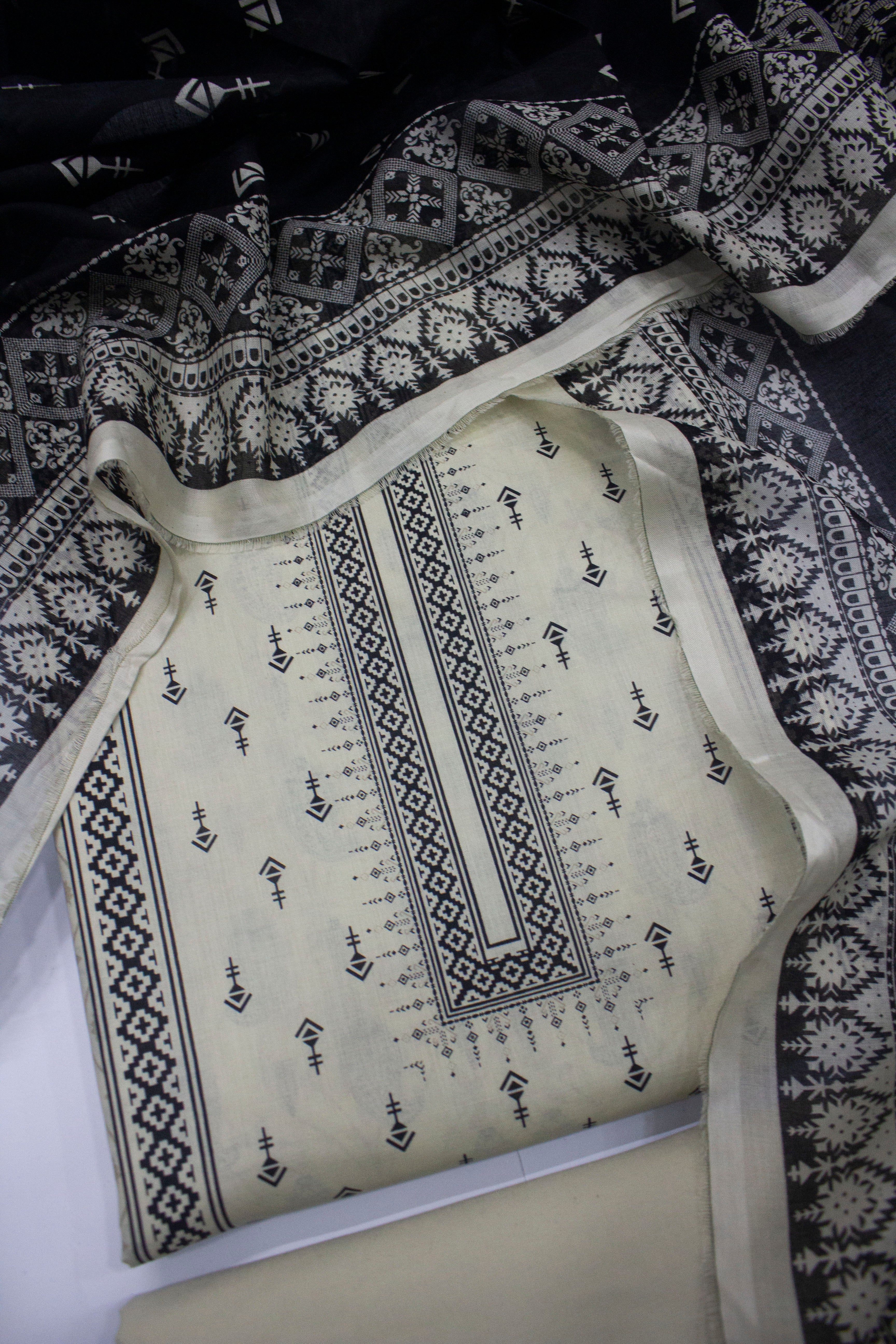 Bin Saeed Fabric - DP-0141- 3 Piece Lawn Printed UnStitched Suit