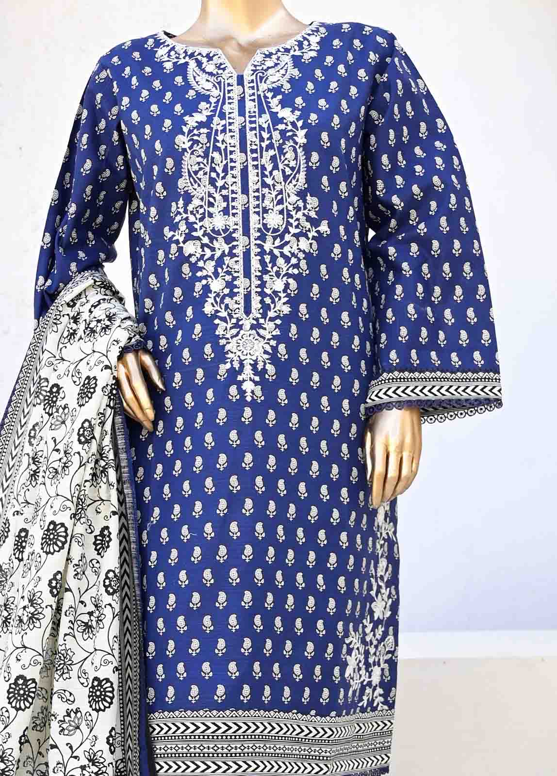 Bin Saeed Fabric - WKE-008-3 Piece Khaddar Embroidered collection