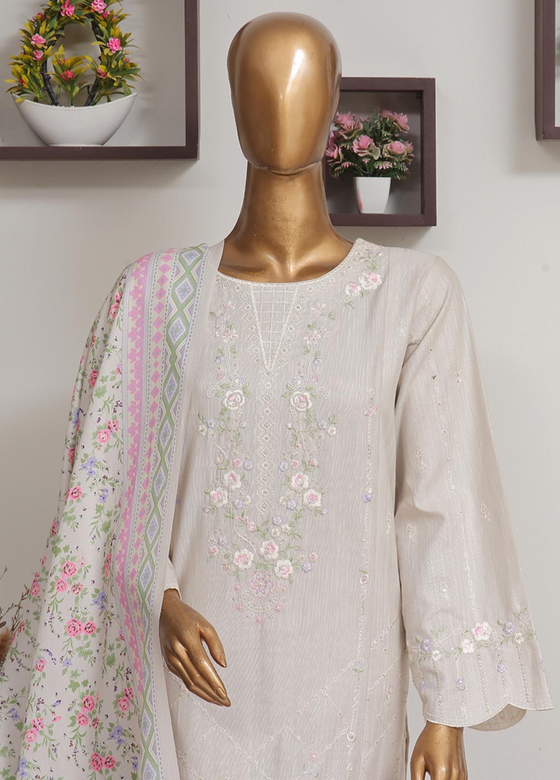 WKKE-005 C-3 Piece Khaddar Embroidered Stitched Suit